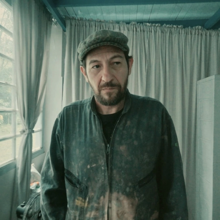 Nelson Alberto Acosta acting in the music video Humans Are Animals by Losaquis, representing symbolic alien-human fusion in alternative art and conceptual music visuals.