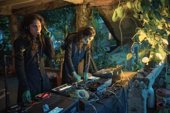 Losaquis performing live at Los Girales Villavicencio Colombia in an alien ritual concert merging tribal aesthetics, electronic music, and ancestral alien identity.