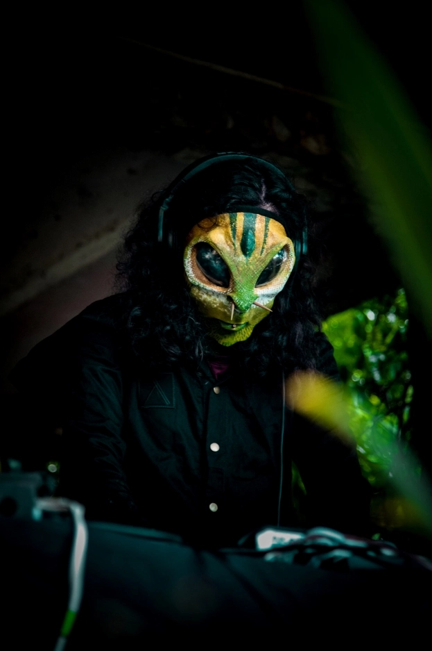 Dagan live show with Losaquis at Los Girasoles Villavicencio Colombia showcasing alien ritual, immersive stage design, and ancestral electronic music experience.