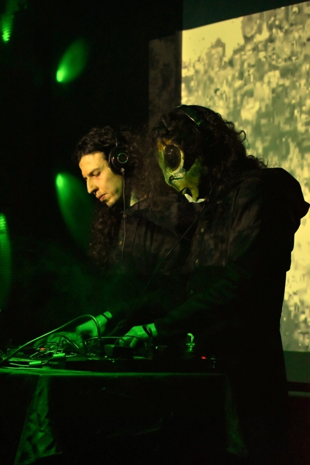 Losaquis live show at Bogalooop Bogotá Colombia featuring alien ritual performance, ancestral electronic music, and immersive visual art.