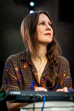 Megan Bernhard American musician known for her work with Austin Texas bands collaborating with Losaquis on the song Sístole Diástole blending experimental vocals with alien electronic sounds.